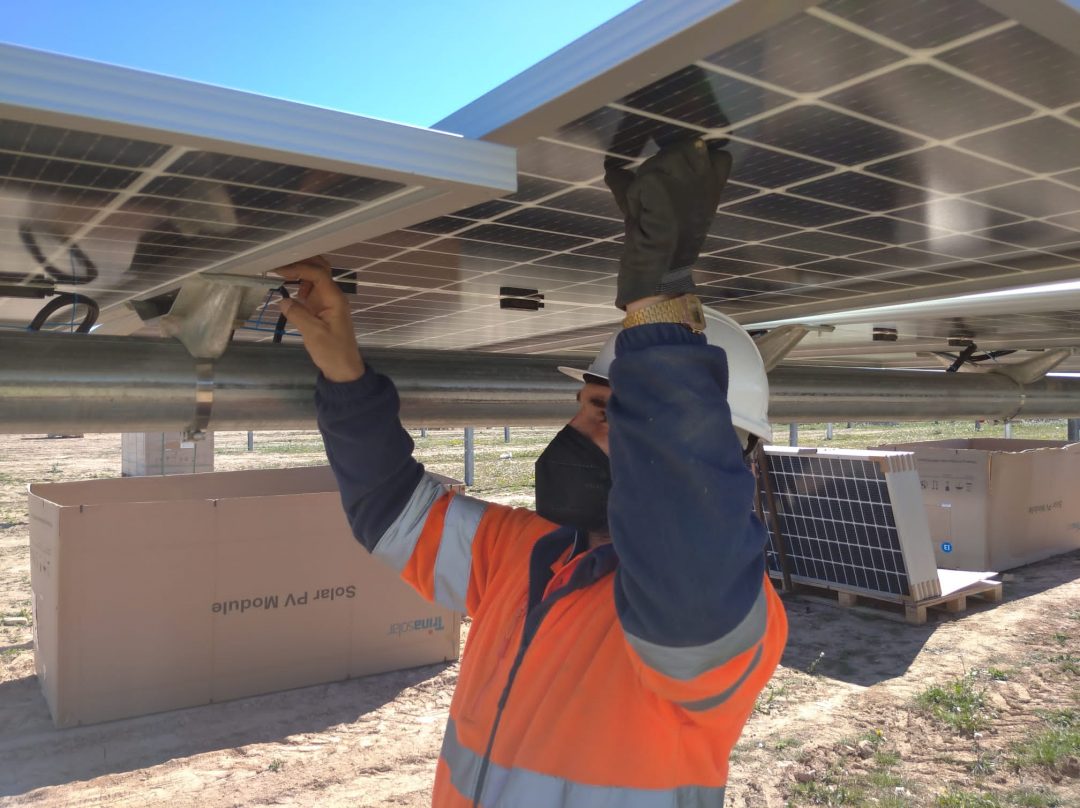 Medidas de Seguridad en el Montaje de Seguidores Solares en Parques ...